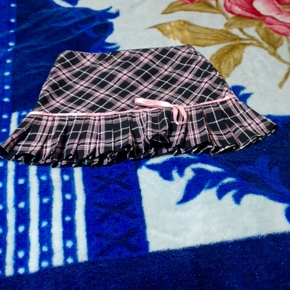 Super Cute Pink and Black Plaid Pleated Mini Skirt🖤💕 - Picture 5 of 5
